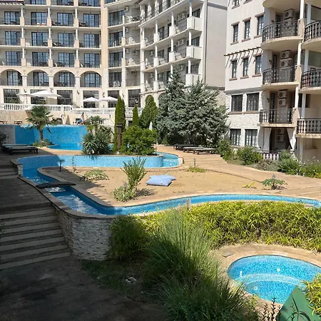 The Cliff Family Apartman *